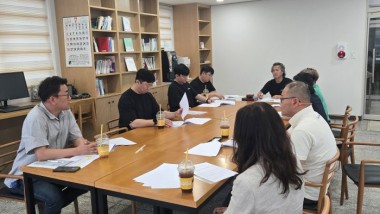 담양중앙상인회가 지난 17일 담양군민사랑방에서 제4회 이사회를 열고 상품권 활성화와 프리마켓, 상인대학 및 선진지 견학 등 주요 사업계획을 논의하고 있다.