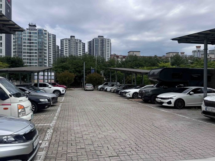 무료 공영주차장 전경