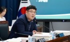 박준엽 특별시의원이 직속기관 업무보고에서 질의하고 있다.