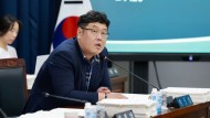 박준엽 특별시의원이 직속기관 업무보고에서 질의하고 있다.