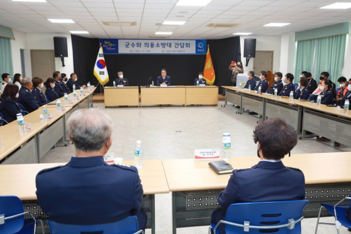 의용소방대 간담회 사진. 맨 뒤 중앙 구복규 화순군수