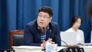 박준엽 특별시의원이 교육지원청 업무보고에서 질의하고 있다.